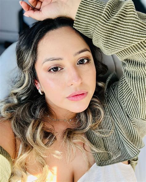 Desiree Acevedo (@desacevedo_) • Instagram photos and videos