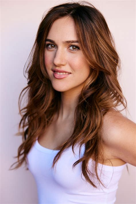 Industry experts explain why the pilot starting pay rose so quickly