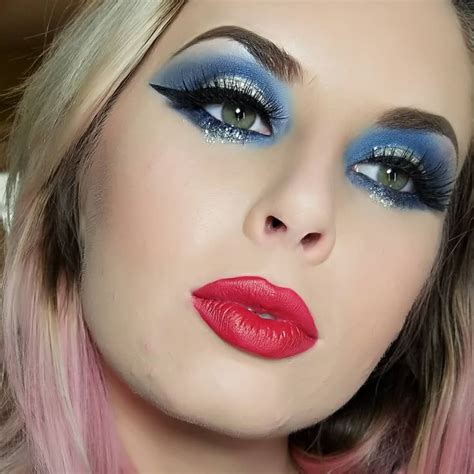 Blue and Silver Eye makeup look | No eyeliner makeup, Silver eye makeup ...