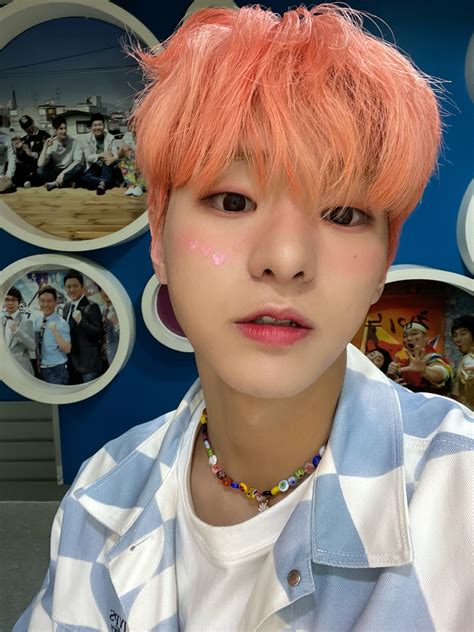 VANNER 배너 on Twitter: "[#혜성] 쇼챔도 롤며들었다..💛…