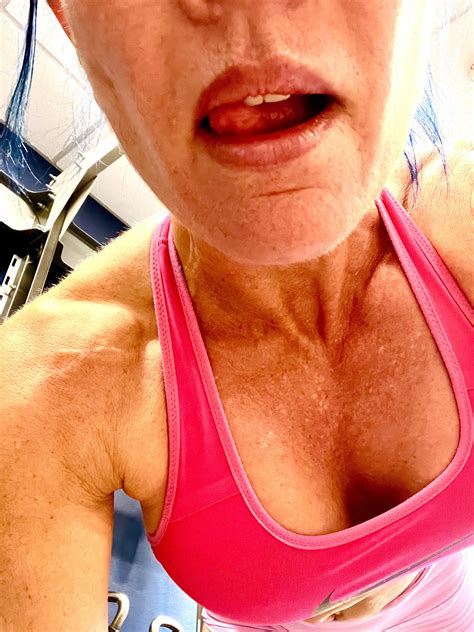 Workout I love the salty taste of sweat on my lips : r/teasing