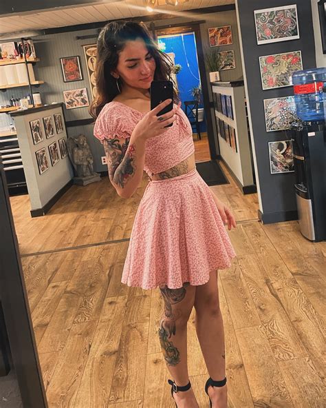 Amanda Perez Tattoo | greasy faced shop selfie | Instagram