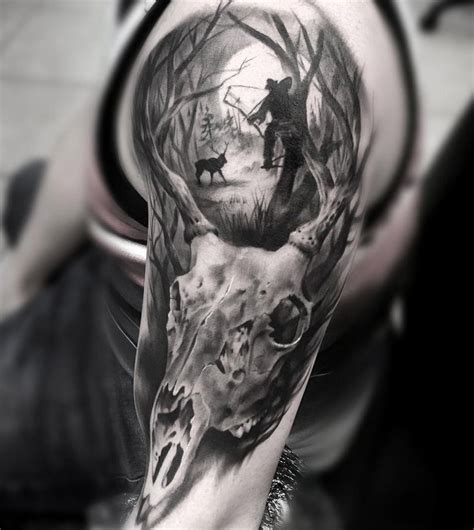 Hunting Sleeve With Deer Skull