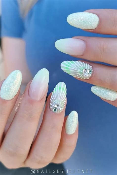 12 Seashell Nail Designs to Bring the Beach to Your Fingertips | Polish ...