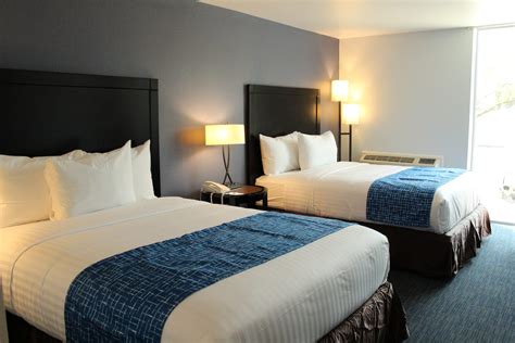 Travelodge by Wyndham Water's Edge Hotel - Racine | Racine, WI Hotels