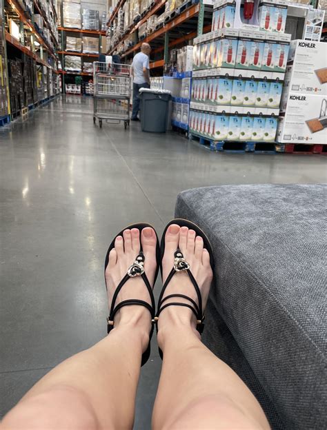 Sneaking feet pics at Costco : r/PublicFeetPics