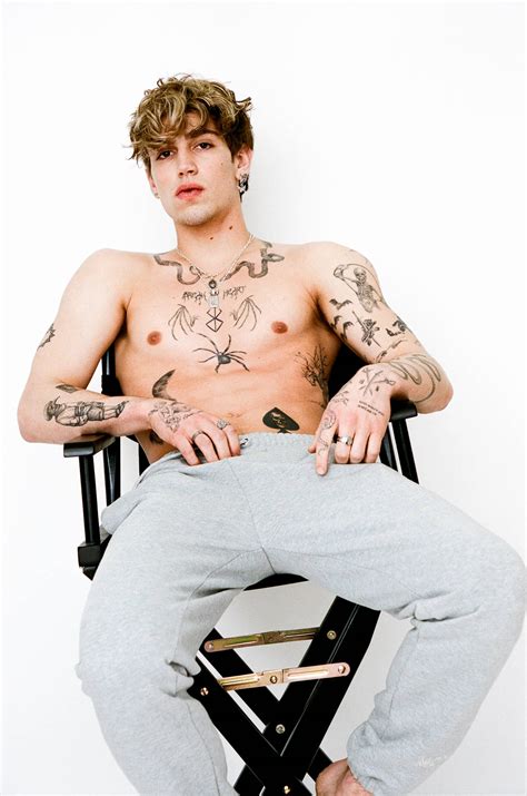 Quem é Vinnie Hacker? Sua idade, altura, namorada, significado da tatuagem.