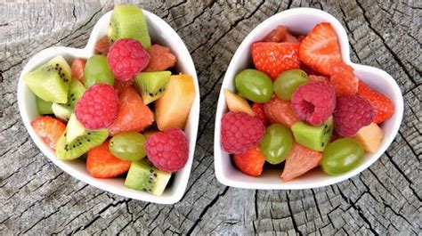 12 Healthy Fruits and Berries to Improve Your Heart Health