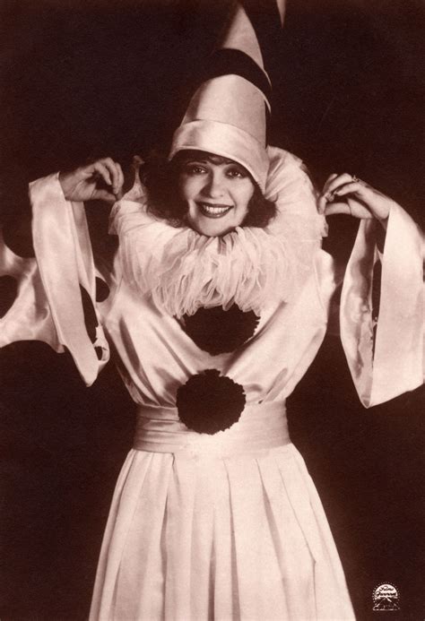 Clara Bow Archive | Clown costume women, Vintage clown, Clara bow