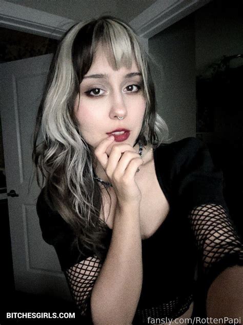 CosplayRottenpapi - OnlyFans Leaks