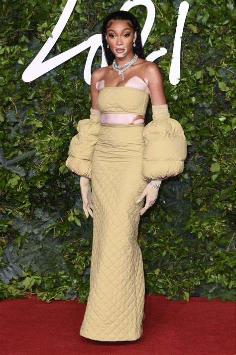 Winnie Harlow Wallpapers (35 images) - WallpaperCat