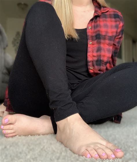 Kiss my feet : r/VerifiedFeet