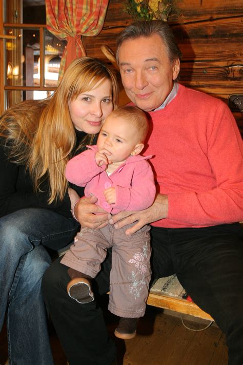 Ihr Vater ist Musiklegende Karel Gott: Kennen Sie noch die kleine ...