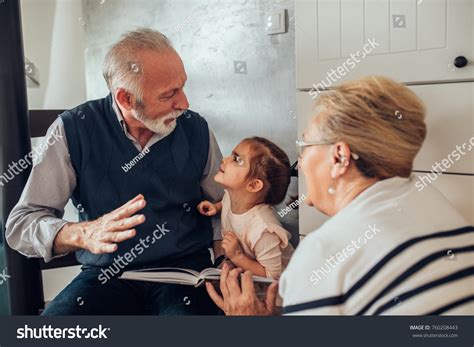 391 Grandparents Telling Story Images, Stock Photos & Vectors ...