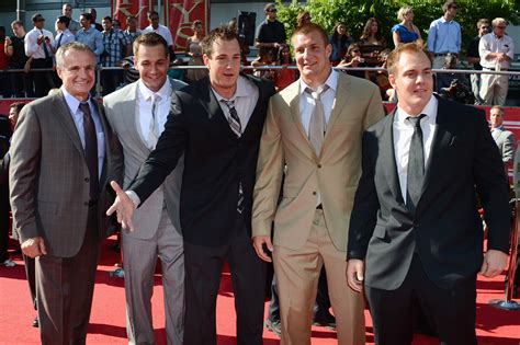 Rob Gronkowski: Family of Patriots Star to Appear on 'Family Feud' | Time