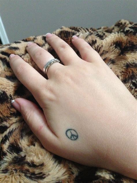 Five Peace Symbol Tattoo Finger Ideas - pictures of tattoo designs