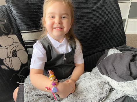 Uncoventional Kira: TWISTY GIRLS TRANSFORMING BRACELET DOLLS | REVIEW