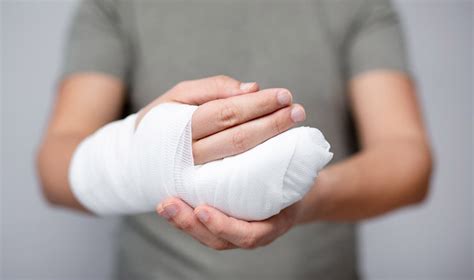 Hand Injuries at Work - Health Blog | Thumbay University Hospital