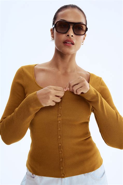 Top z dekoltem karo - Jasnobrązowy - ONA | H&M PL