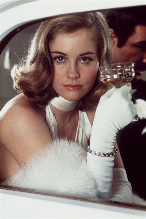 PurrrAvengers - Retro Vintage: Cybill Shepherd Cybill Shepherd as