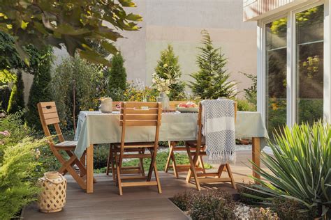 Pergola with Floating Deck: Create a Stunning Outdoor Oasis