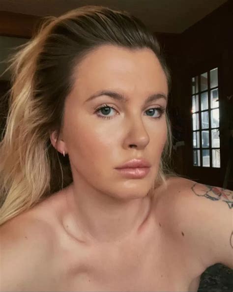 Ireland Baldwin puts on eye-popping display as she ditches makeup in