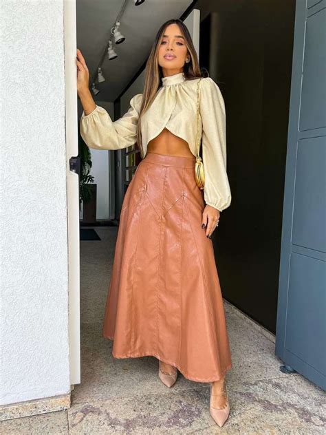 Look Com Saia De Couro Marrom - 50 looks com saia de couro marrom para arrasar em 2026