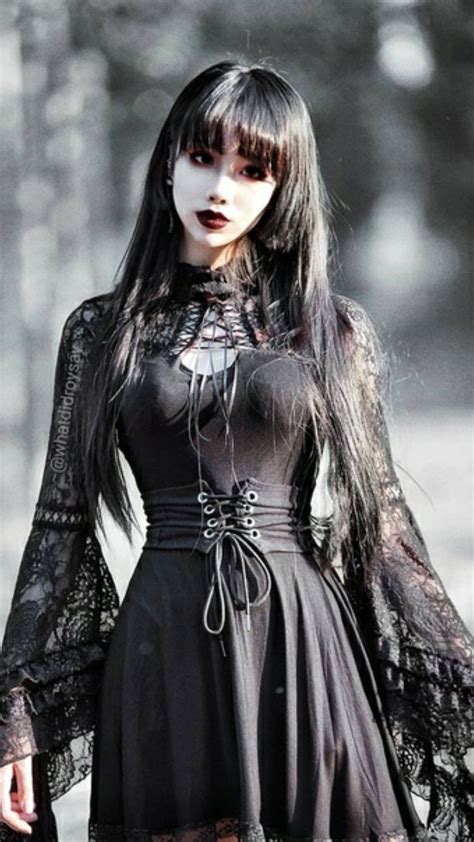 Pin de Spiro Sousanis en GOTHIC BEAUTY | Ropa gótica, Vestimenta gótica ...