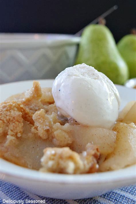 Easy Pear Cobbler Recipe - Deliciously Seasoned