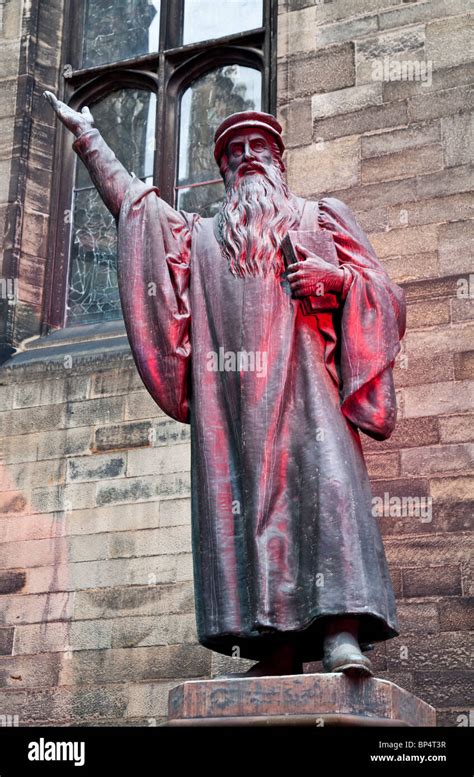 John knox statue edinburgh hi-res stock photography and images - Alamy