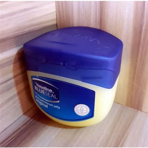 Vaseline vs. Petroleum Jelly - Differences & Which is Better? - The ...