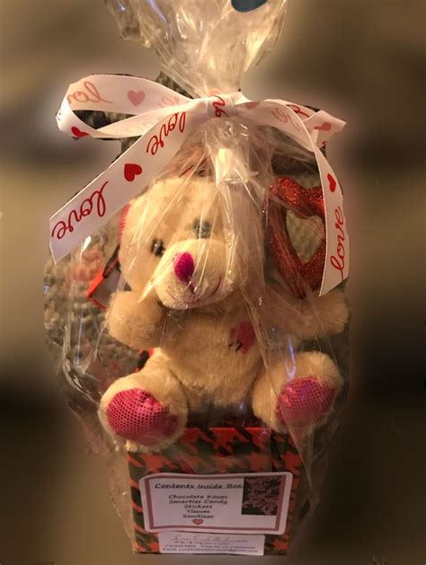 Teddy Bear Valentines Day Basket | Teddy bears valentines, Themed gift baskets, Valentines day ...