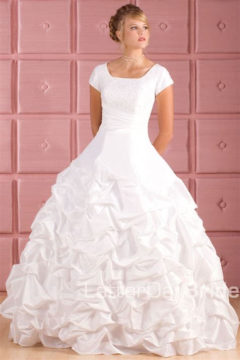 Totally my wedding dress so should i buy it, even tho ill never get