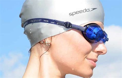 Do Swim Caps Keep Your Hair Dry? The Truth & Waterproofing Tips ...