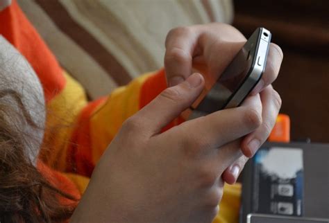 Prvá SMS bola odoslaná 3. decembra 1992, bola vianočná - Zaujímavosti