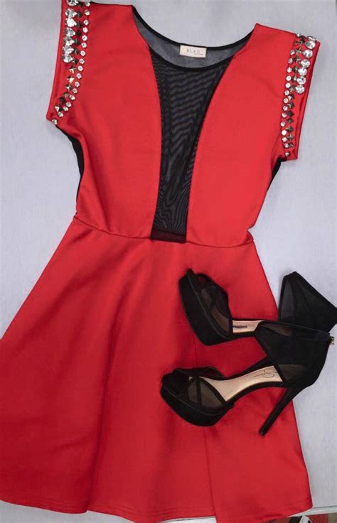 Red-Dress-With-Black-Pumps - Blurmark