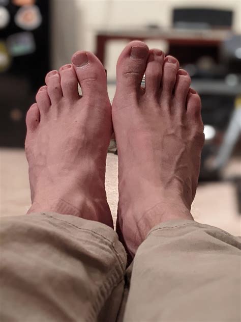 just pulled off my socks : r/Male_Feet
