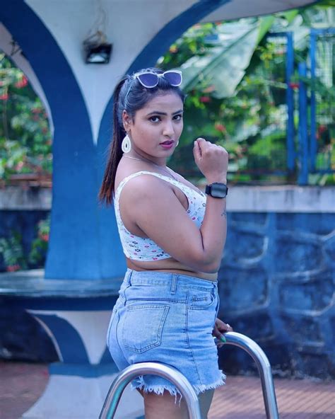 Shyna khatri - दोस्तों कैसी लग रही हू🥀😘 #beautiful #new #webseries #