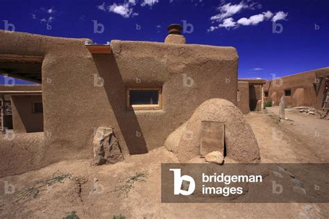 Traditional outdoor oven in Adobe - Pueblo de Taos: Set of houses and ...