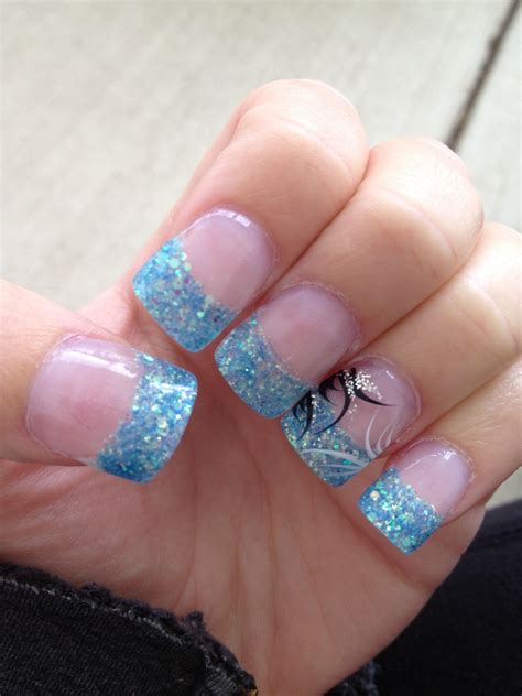 nail art on blue 1