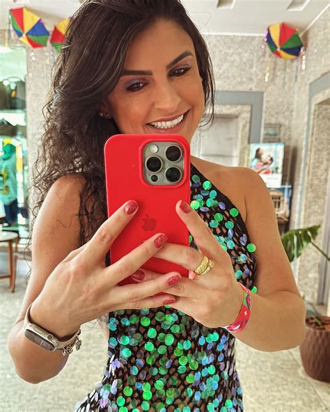 Manuzinha | A vida é breve,só demore no que te faz feliz. ️ 🍀🤞🏻🐚