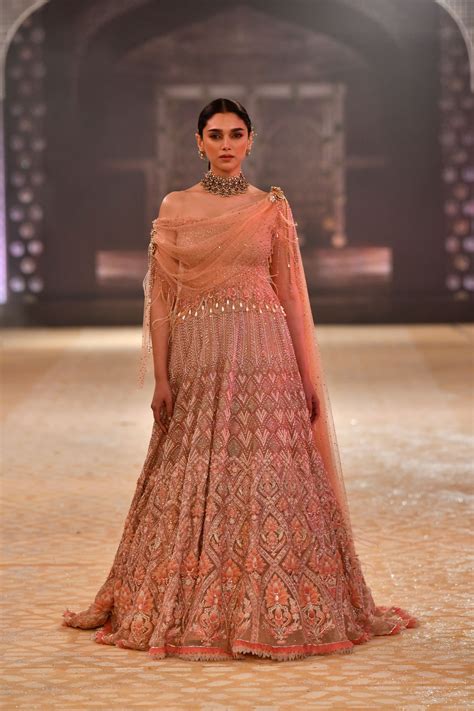 Tarun Tahiliani at India Couture Week 2018 - Tarun Tahiliani Couture ...