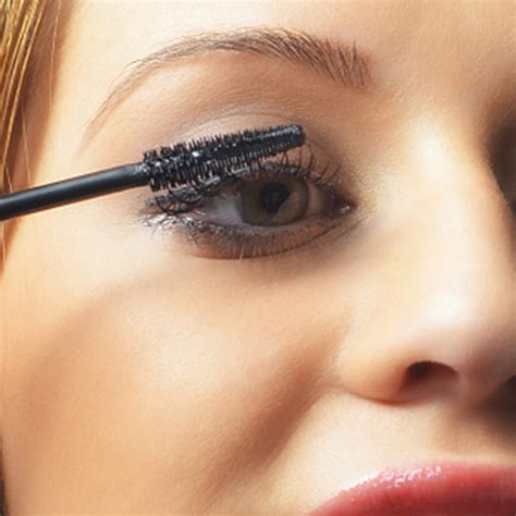 false lash effect mascara long lasting  extra volume curl