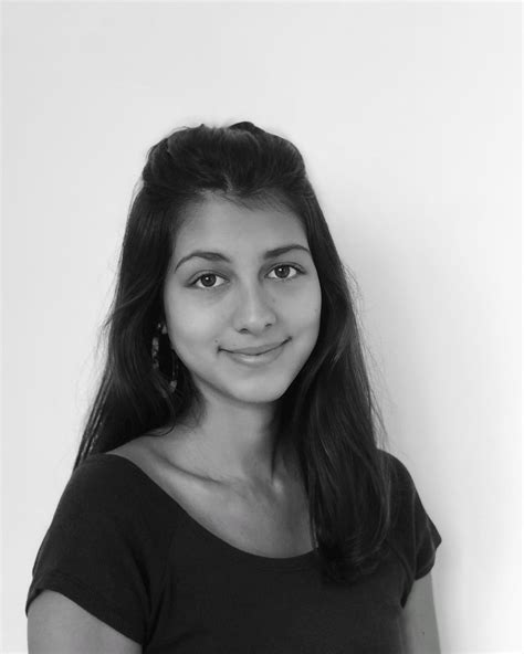 Livia Rachid – Medium