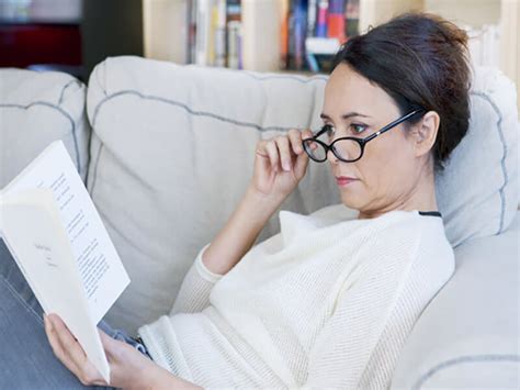 Farsightedness Symptoms and Causes | EYE-Q Eye Care Insights