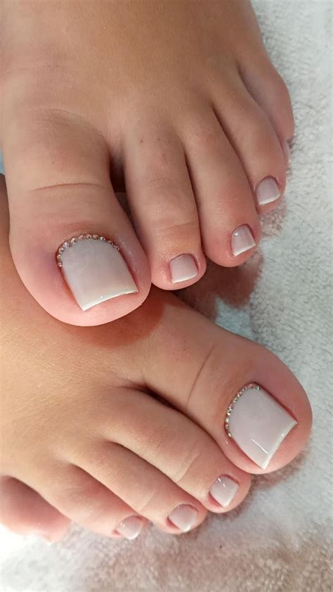 Unhas Do Pe Branca Decorada - Unhas decoradas do pé: inspirações simples, com flores e até glitter ...