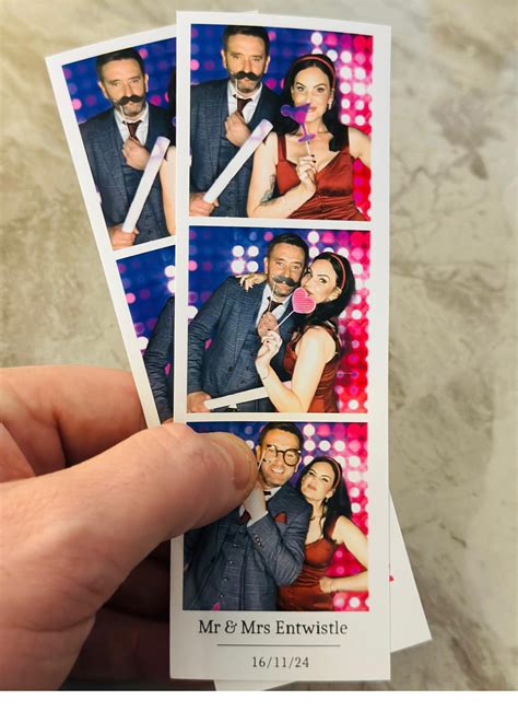 Rustic Wedding Photo Booth Ideas for Relaxed & Stylish Celebrations