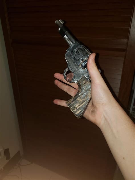 My painted Cattleman revolver. : r/RedDeadOnline