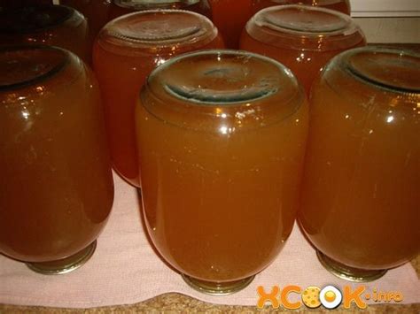 Приготовленный сок закупориваем в банки | Сок, Яблочный сок, Рецепты