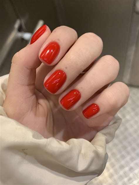 идея для маникюра | Manicure, Ring finger nails, Red nails